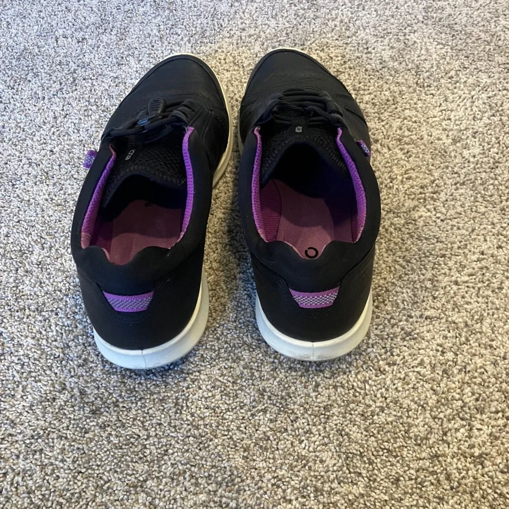 ECCO Soft 7 Womens Black Leather Bungee Lace Walking Sneakers SZ 7 Purple Lining